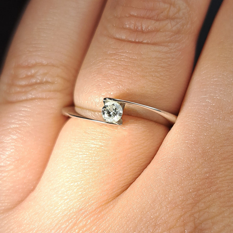 The Contemporary Brilliant Cut Diamond Twist Ring