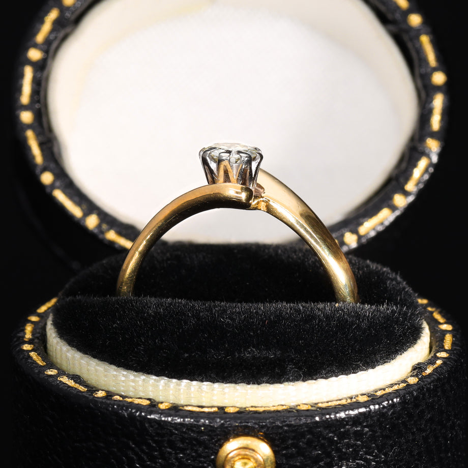 The Vintage 1977 Brilliant Cut Diamond Crossover Ring