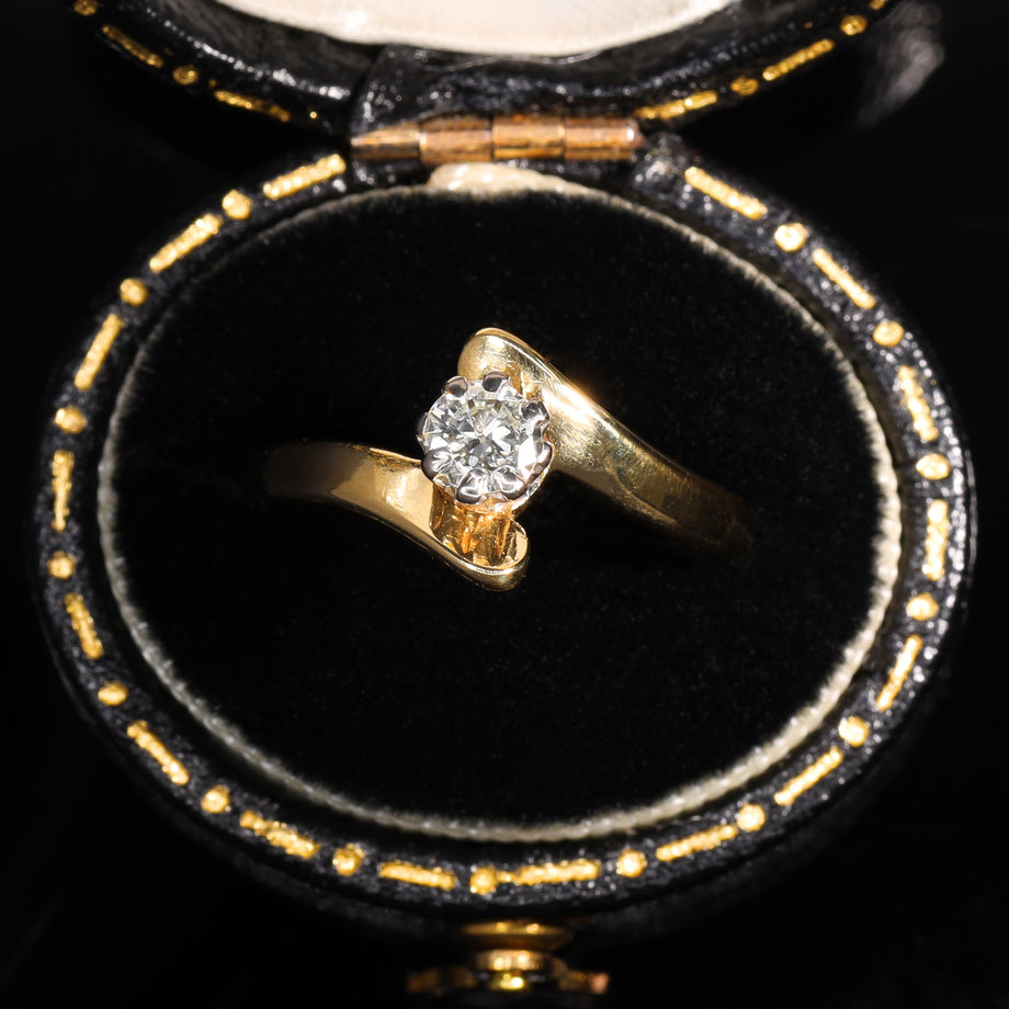 The Vintage 1977 Brilliant Cut Diamond Crossover Ring