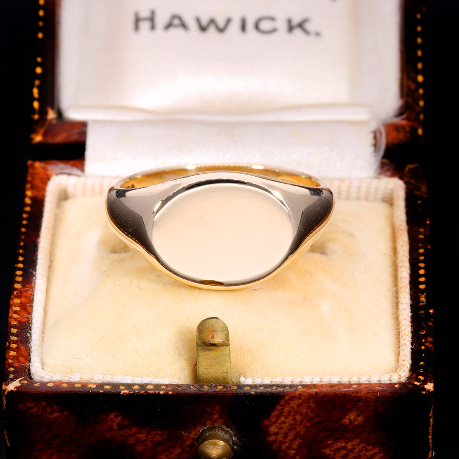 The Vintage 1994 9ct Gold Oval 6.70g Signet Ring