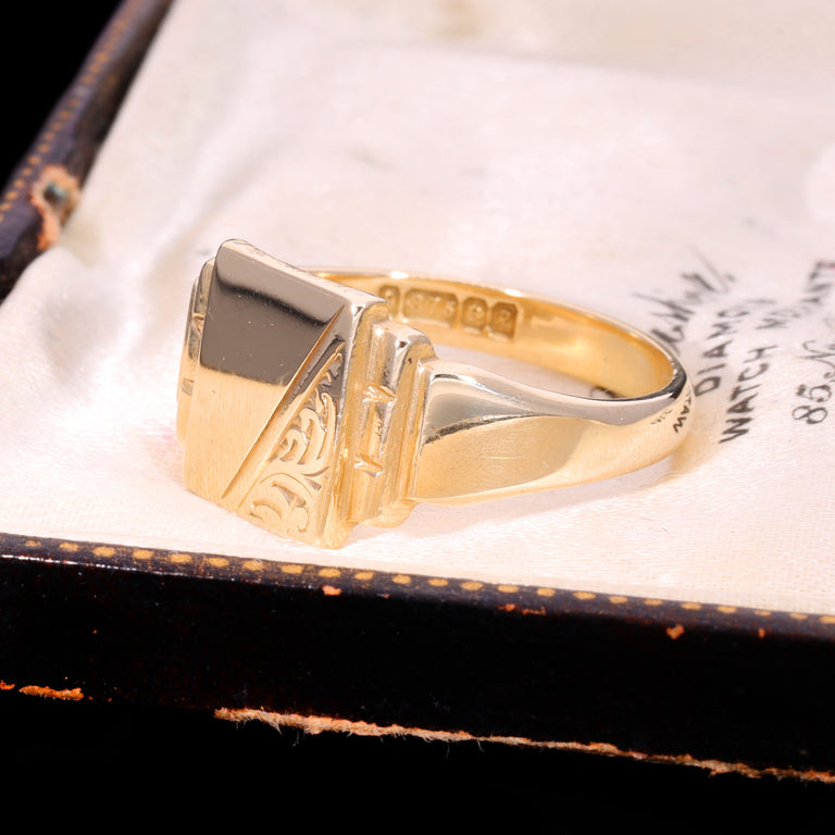 The Vintage 1966 9ct Gold Stepped Shoulder Engraved Signet Ring