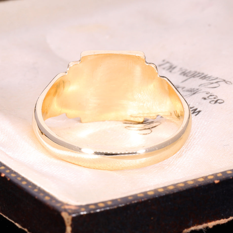 The Vintage 1966 9ct Gold Stepped Shoulder Engraved Signet Ring