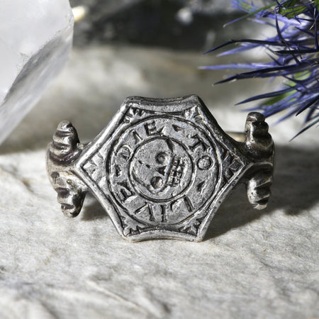 Post-medieval memento mori skull ring in silver with engraved skull and crossbones on hexagonal bezel, inscribed 'Die To Live', circa 1500-1650
