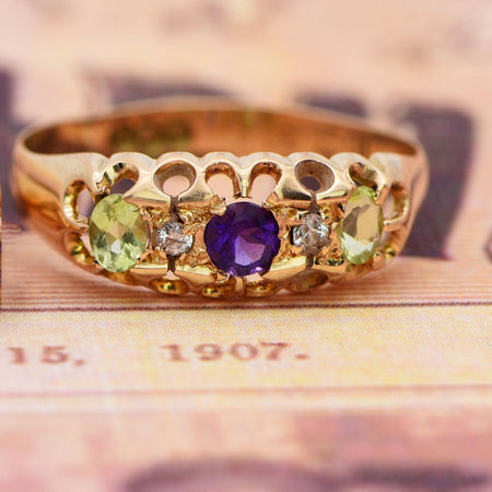 Edwardian suffragette ring in 18ct gold, hallmarked 1907, with central amethyst flanked by peridots and small diamonds