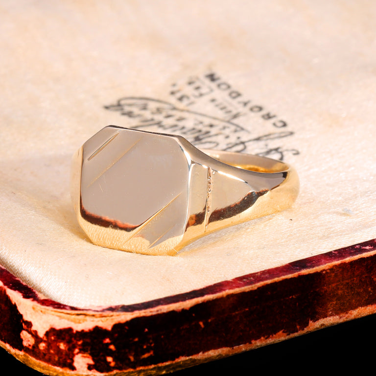 The Vintage 9ct Gold Lined Pattern Signet Ring