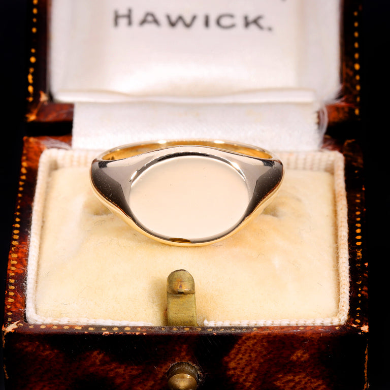 The Vintage 1994 9ct Gold Oval 6.70g Signet Ring