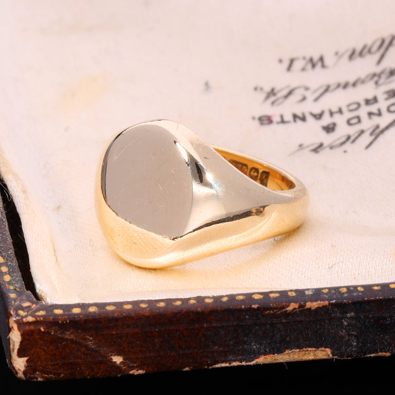 The Vintage 1964 9ct Gold Oval Petite Signet Ring