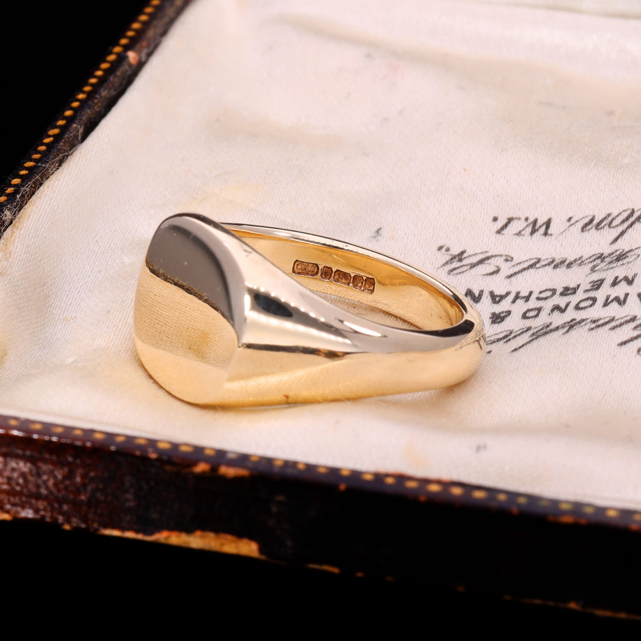 The Vintage 1970 9ct Gold Rounded Square Signet Ring