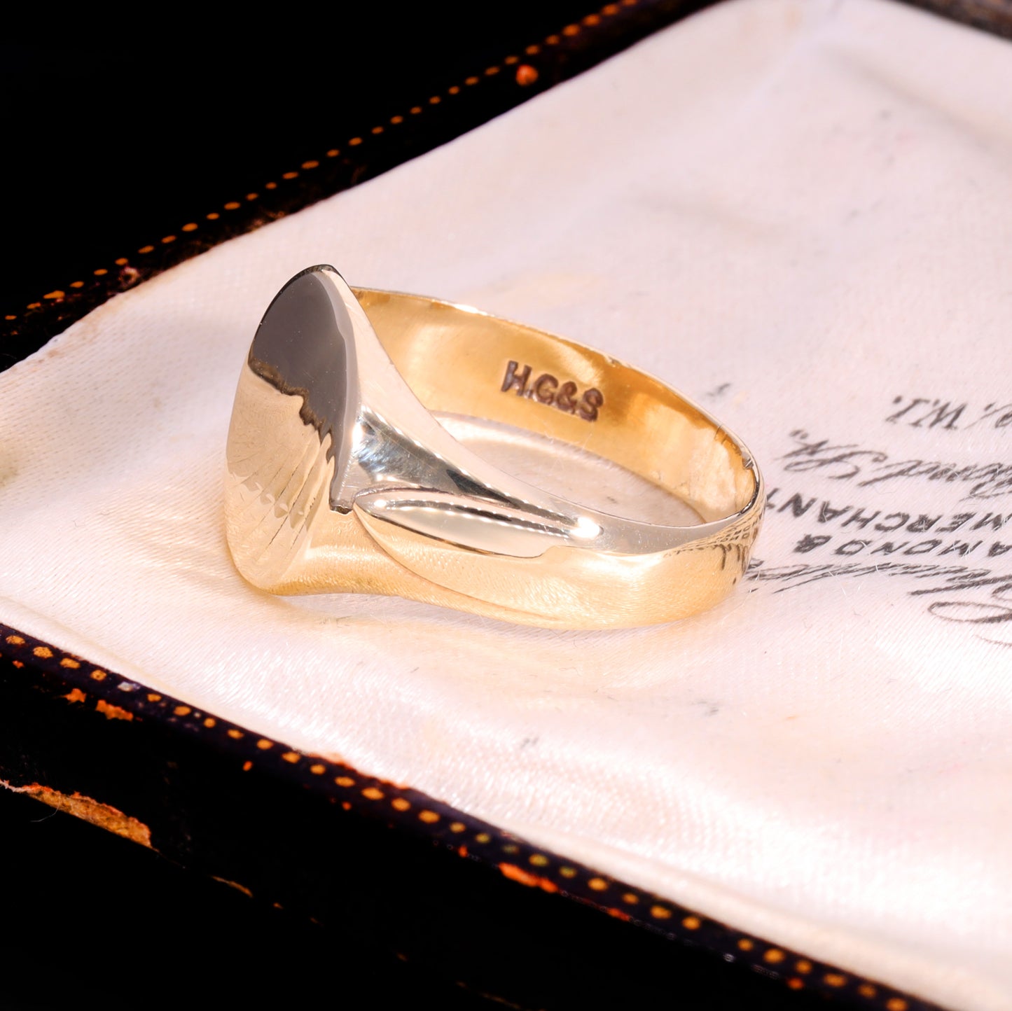 The Vintage 1978 9ct Gold Swirl Pattern Signet Ring