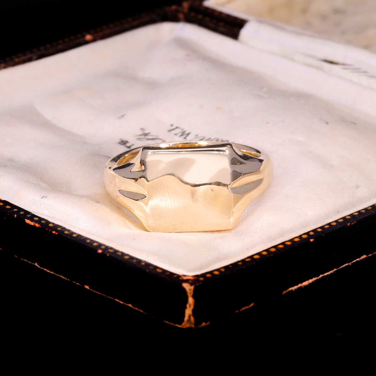The Vintage 1992 8.49g 9ct Gold Square Signet Ring