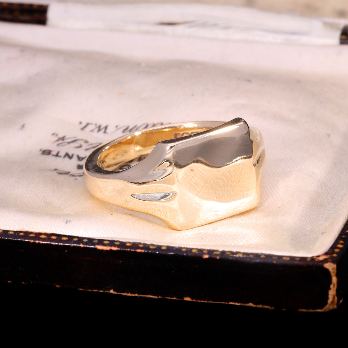 The Vintage 1992 8.49g 9ct Gold Square Signet Ring