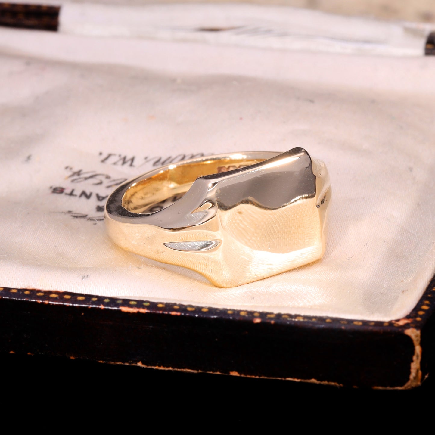 The Vintage 1992 8.49g 9ct Gold Square Signet Ring