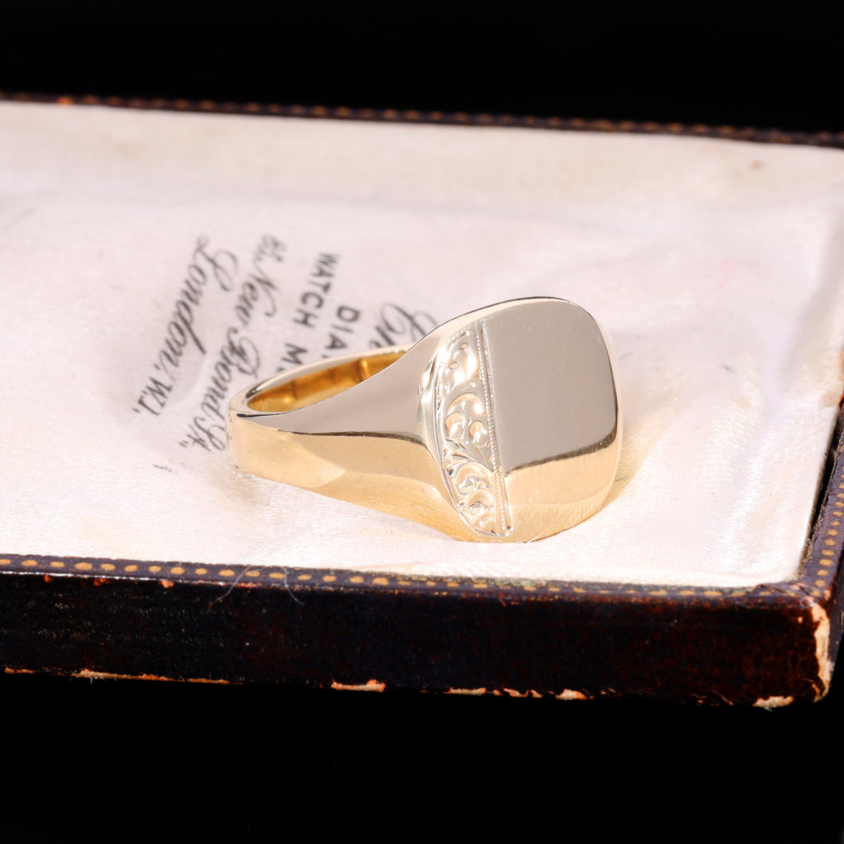 The Vintage 6.71g Rounded Square Engraved Signet Ring
