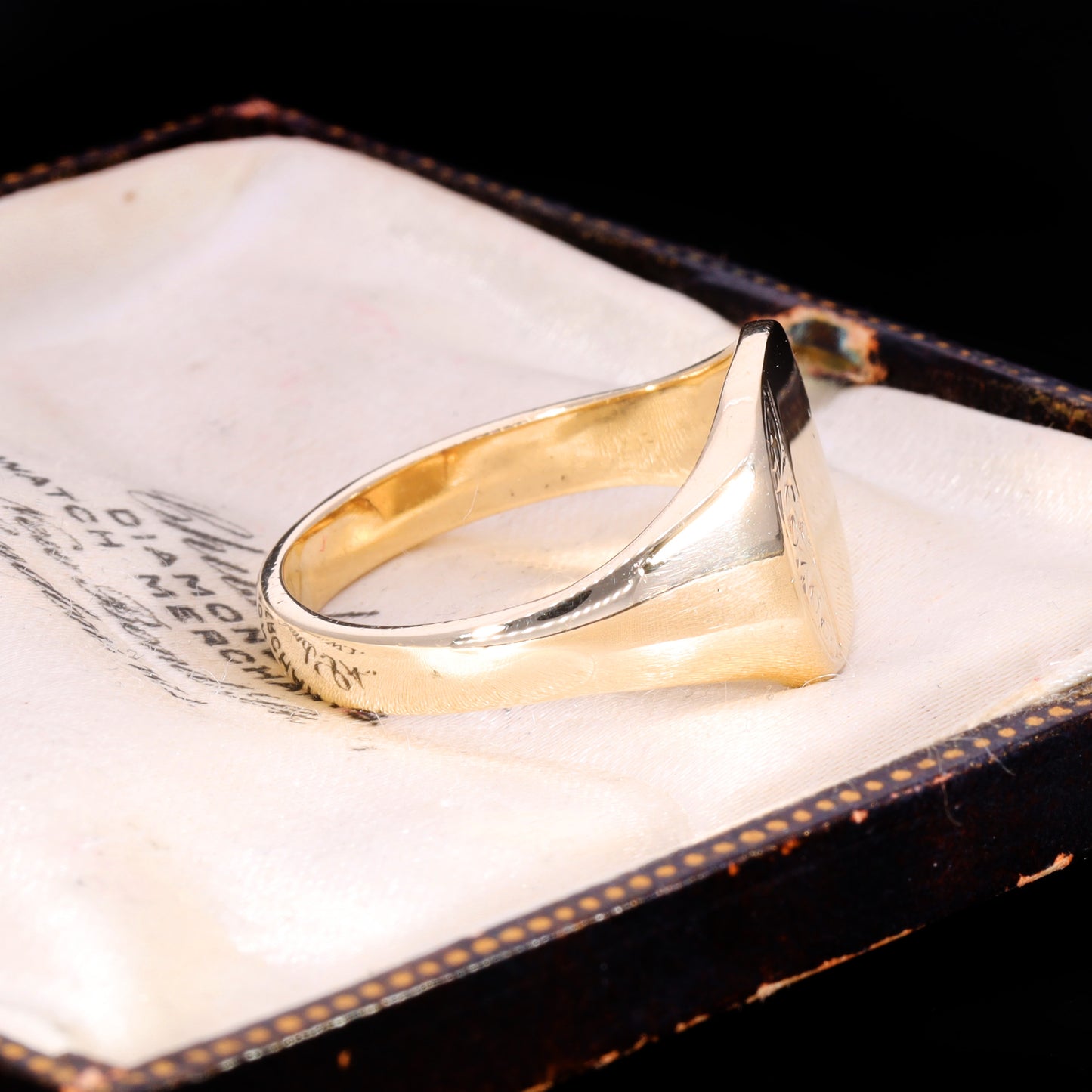 The Vintage 6.71g Rounded Square Engraved Signet Ring