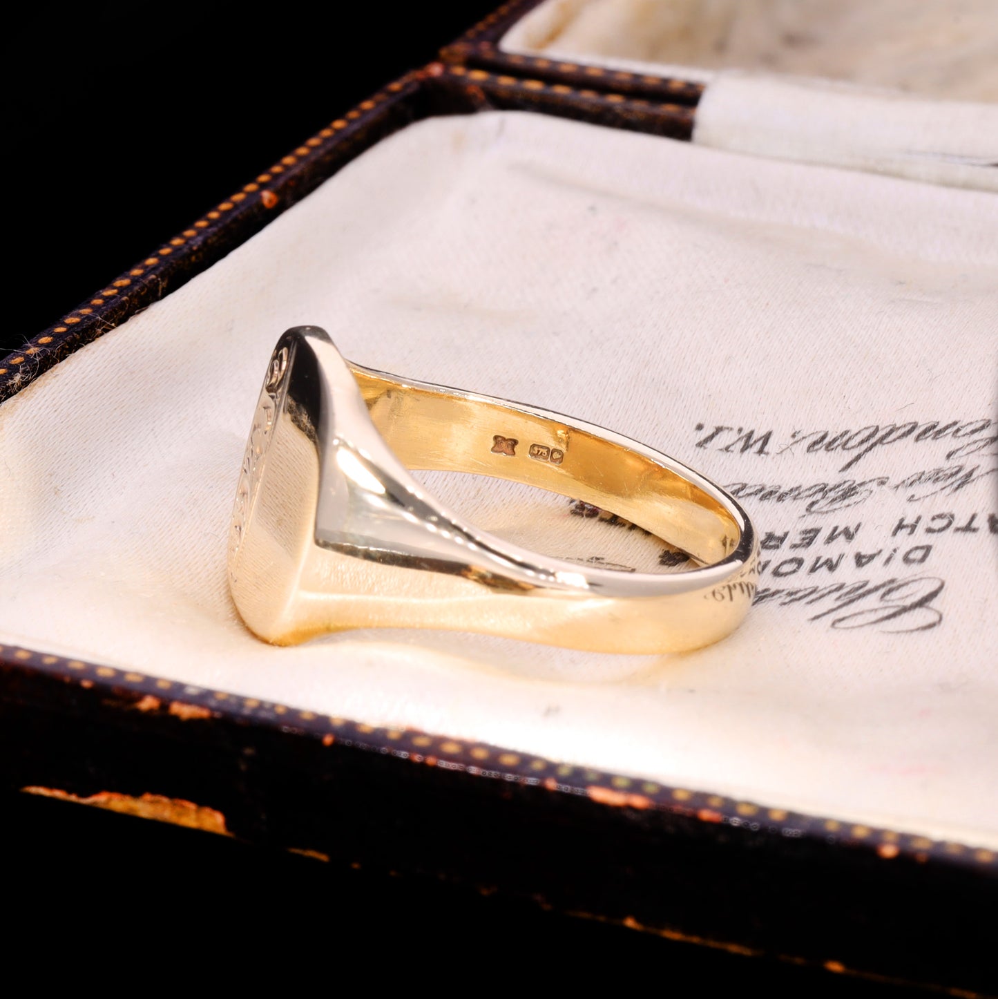The Vintage 6.71g Rounded Square Engraved Signet Ring