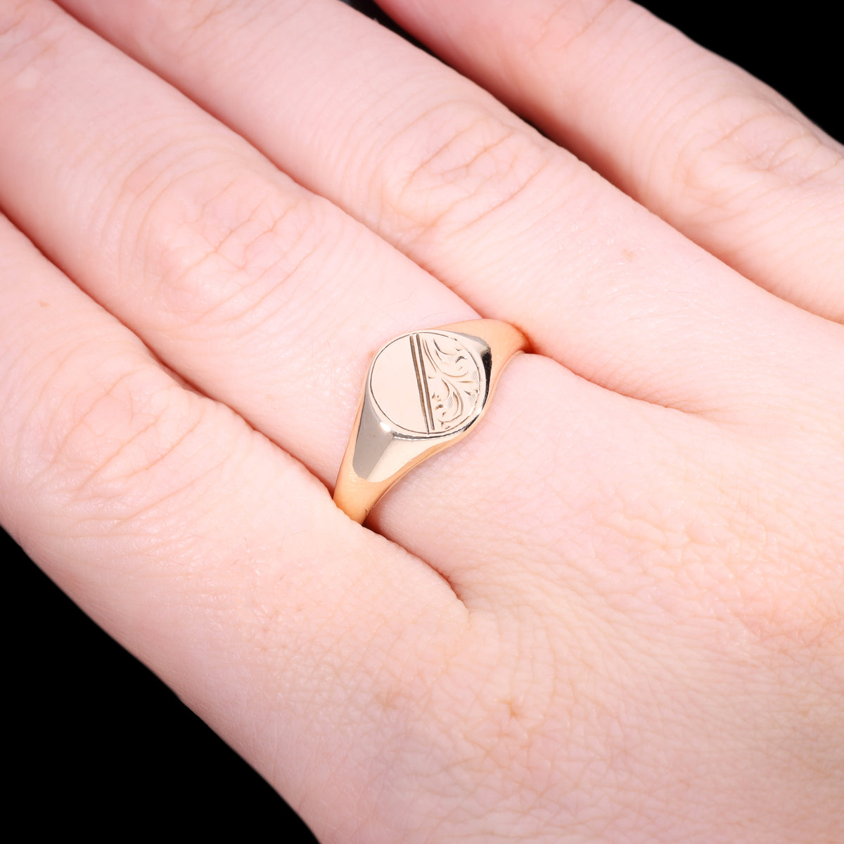 The Vintage 1961 9ct Gold Oval Engraved Signet Ring