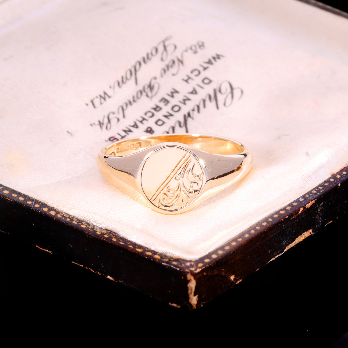 The Vintage 1961 9ct Gold Oval Engraved Signet Ring