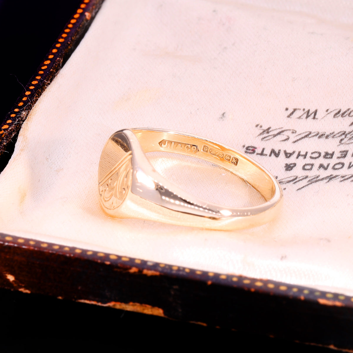The Vintage 1961 9ct Gold Oval Engraved Signet Ring