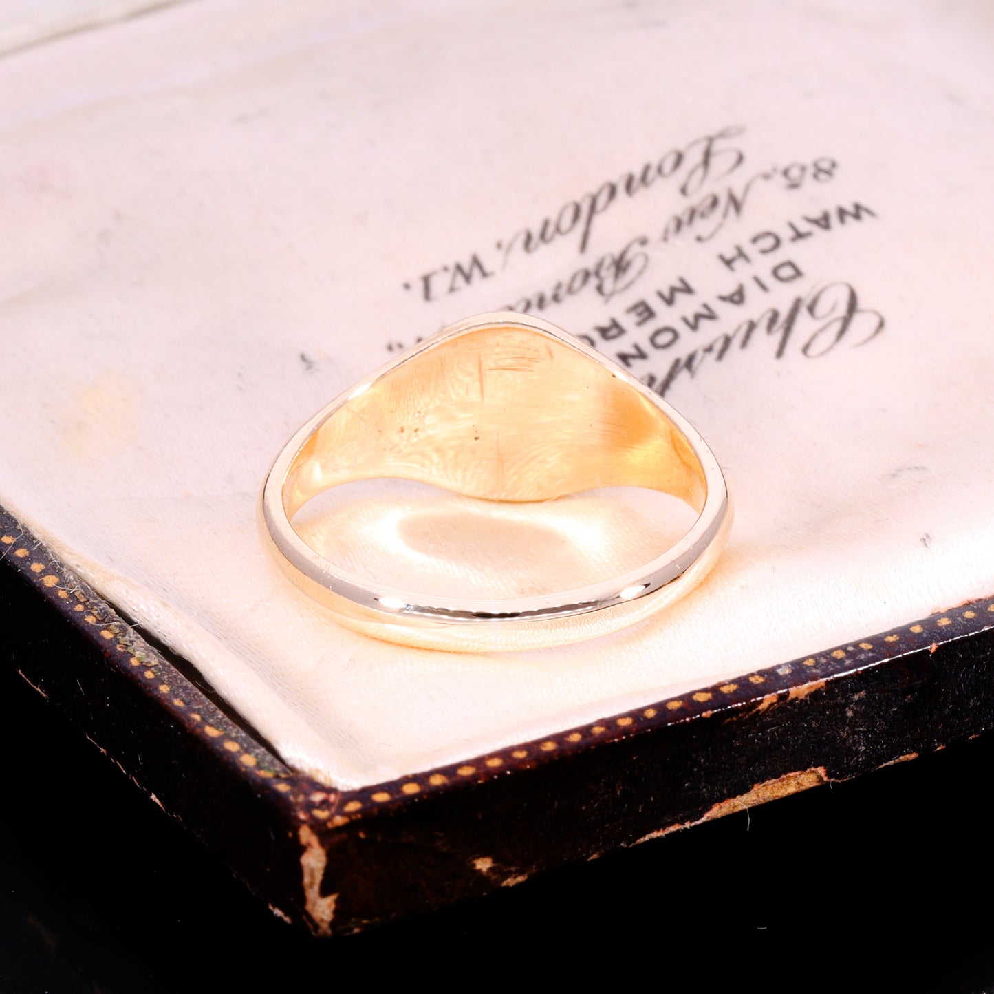 The Vintage 1961 9ct Gold Oval Engraved Signet Ring