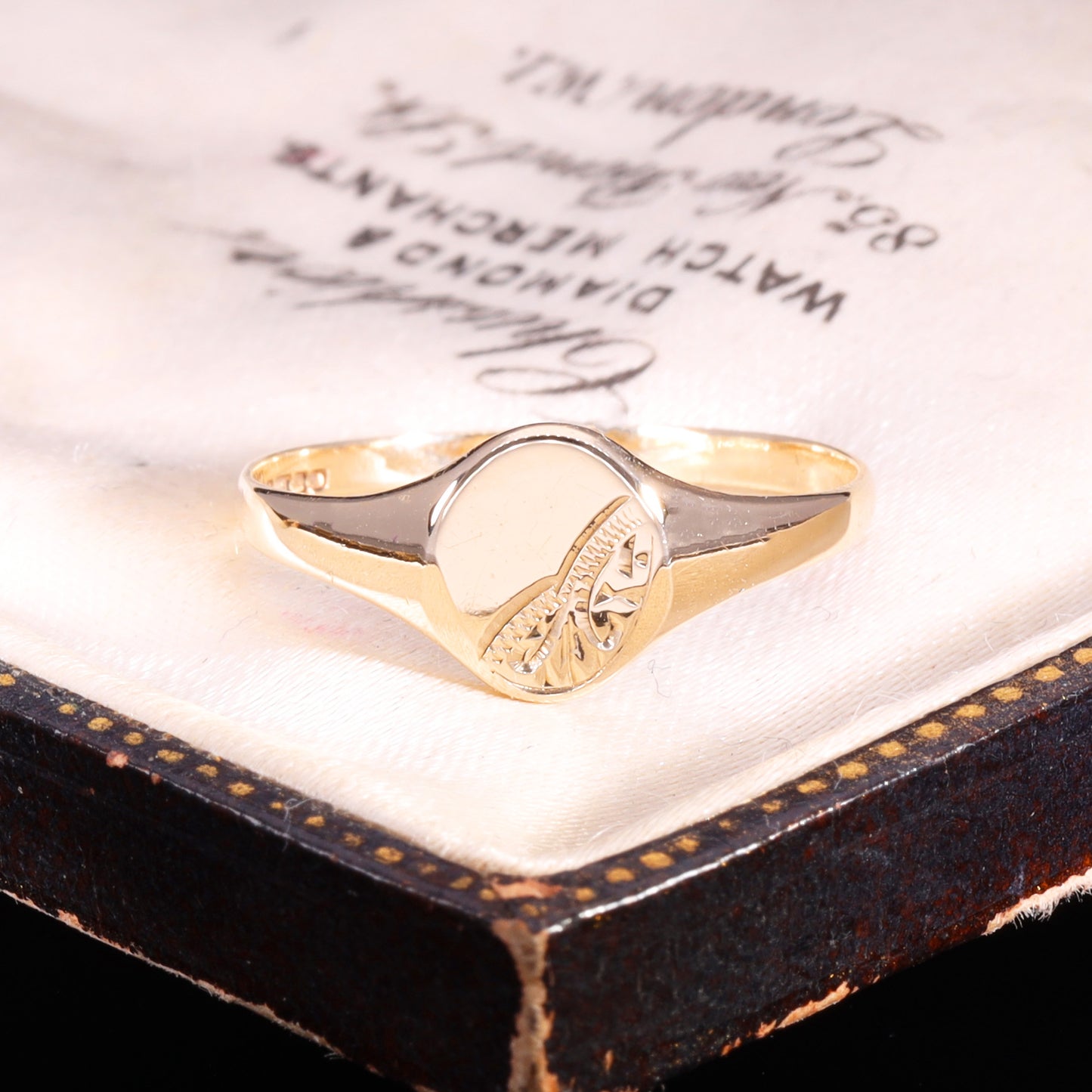 The Vintage 1997 9ct Gold Dainty Oval Signet Ring