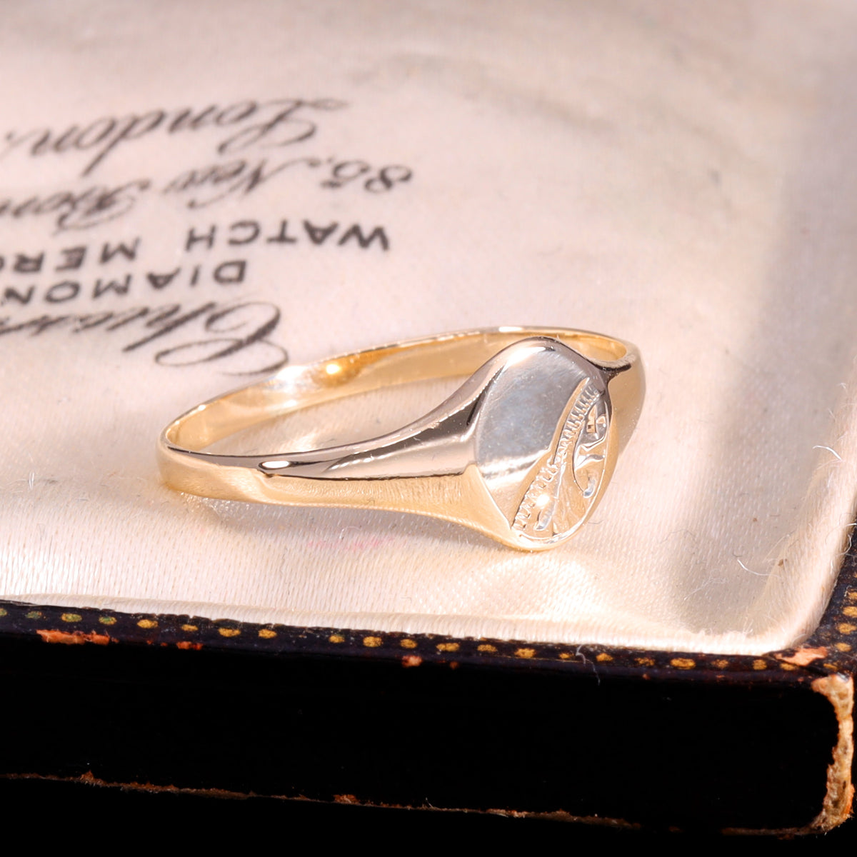 The Vintage 1997 9ct Gold Dainty Oval Signet Ring
