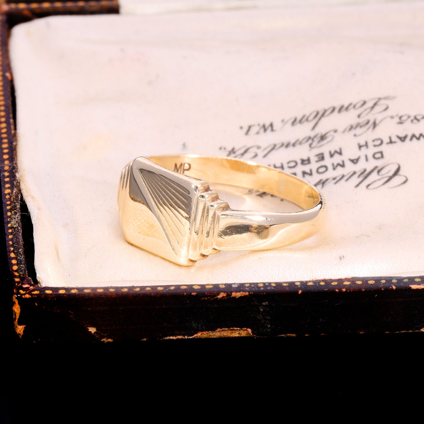 The Vintage 9ct Gold Step Shoulder Square Signet Ring