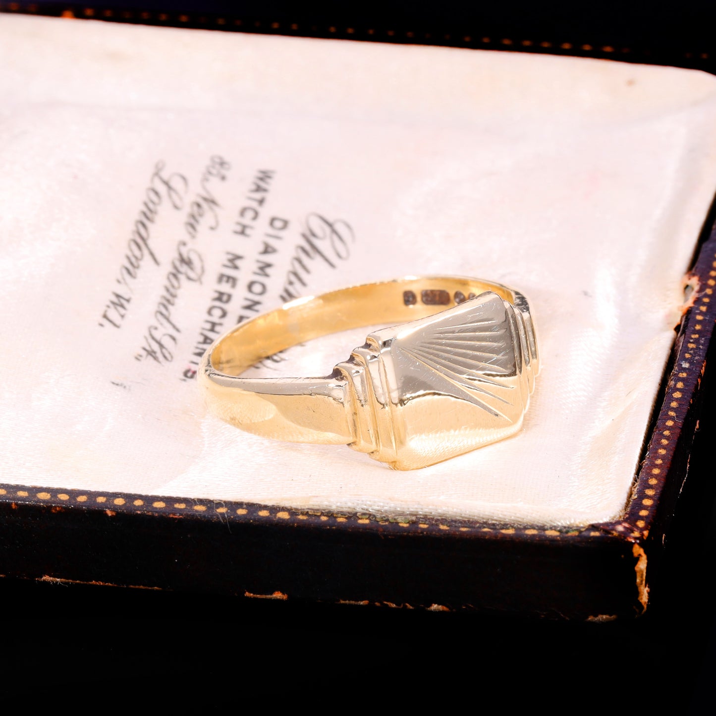 The Vintage 9ct Gold Step Shoulder Square Signet Ring