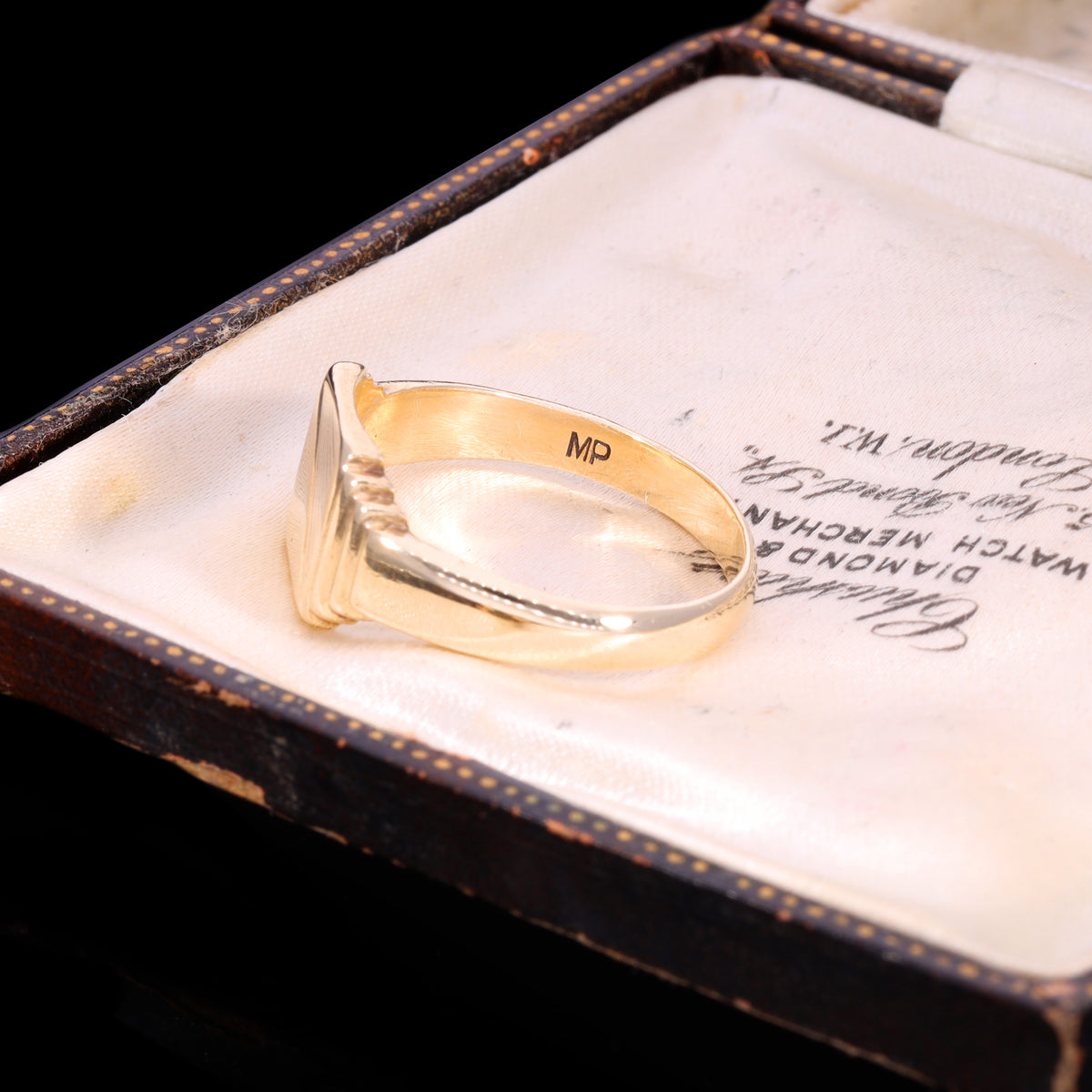 The Vintage 9ct Gold Step Shoulder Square Signet Ring