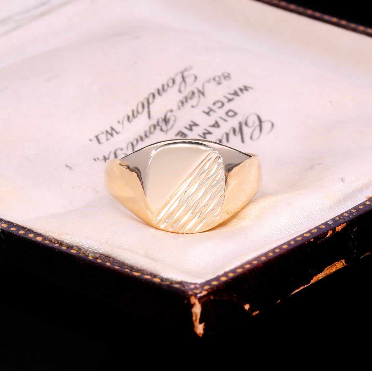 The Vintage 1986 Diagonal Pattern Signet Ring