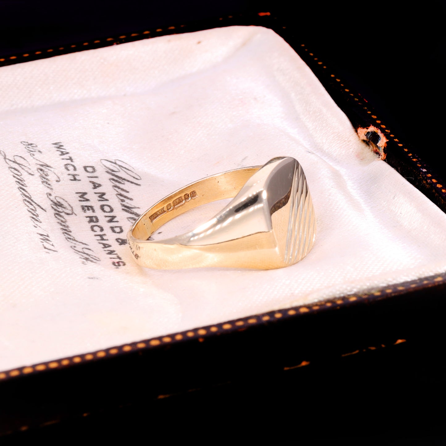 The Vintage 1986 Diagonal Pattern Signet Ring