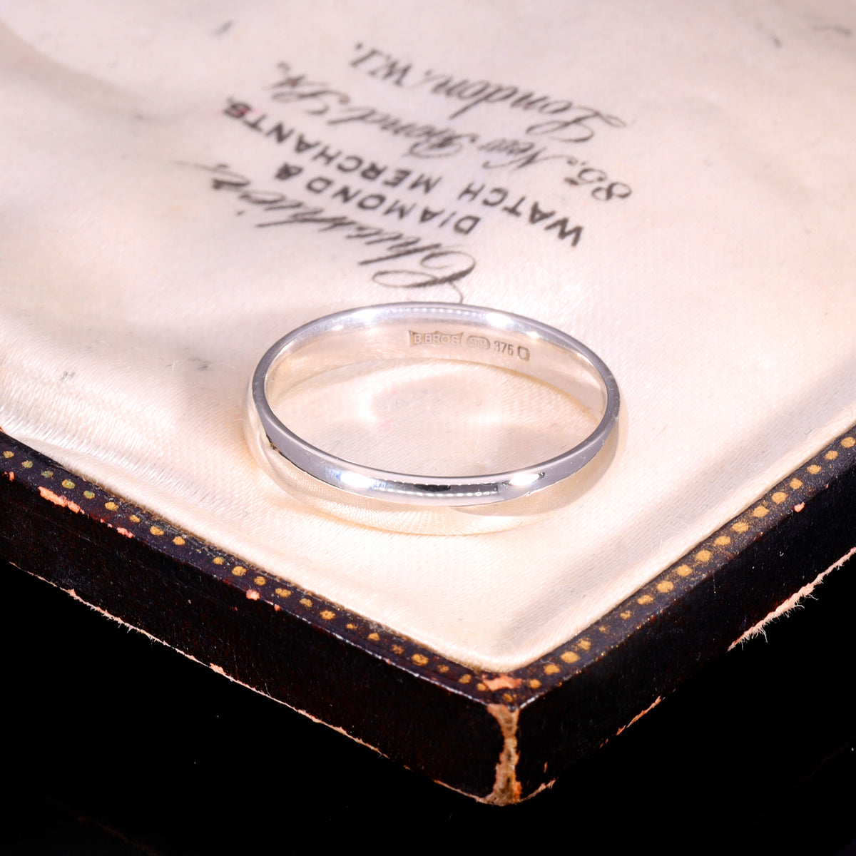 The Vintage 9ct White Gold 2.4g Wedding Ring