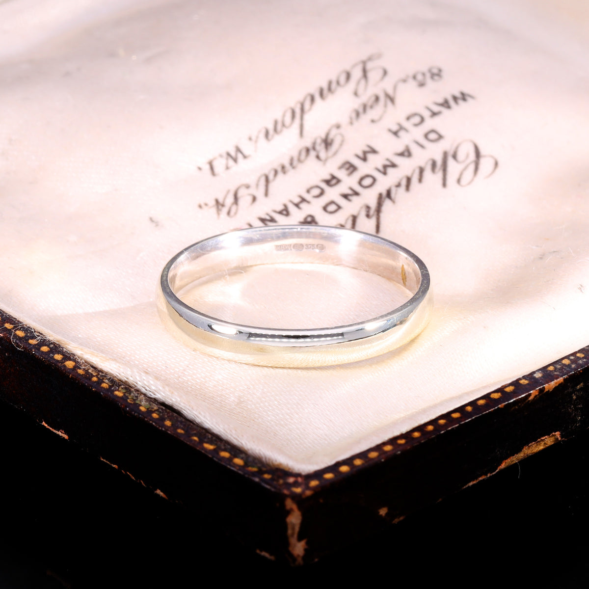The Vintage 9ct White Gold Court-Shaped Wedding Ring