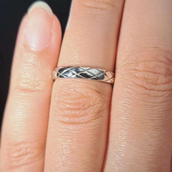 The Contemporary Platinum Quilted Wedding Ring