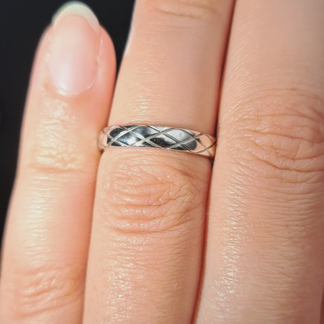 The Contemporary Platinum Quilted Wedding Ring